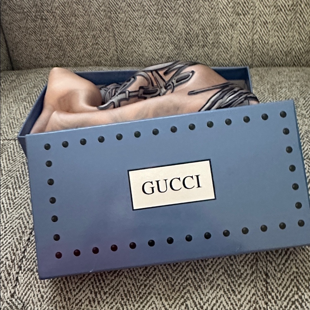 Gucci Horse Pink Silk Scarf with Gucci Designer Box - Picture 2 of 13
